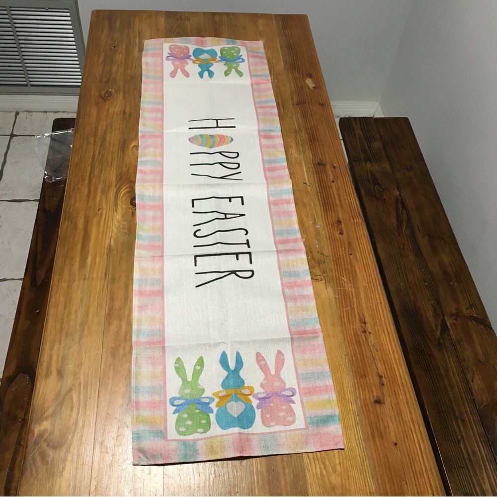 Happy Easter Runner